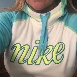 Womans Nike Therma Fit Pullover