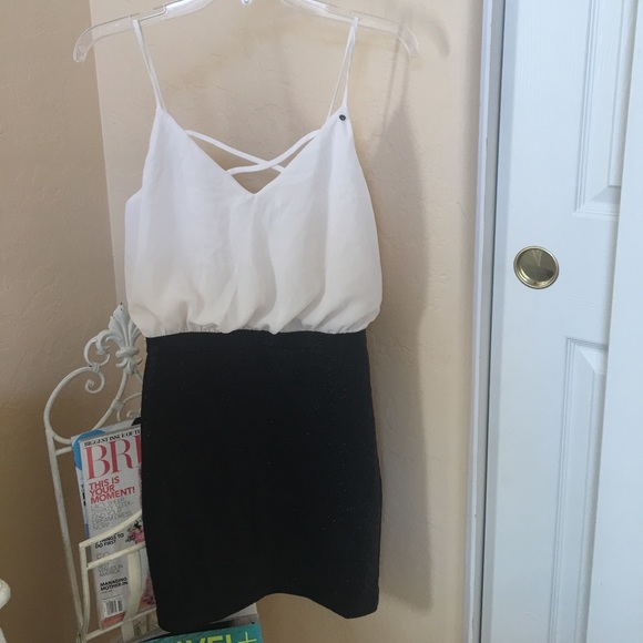 Cute Guess dress - Picture 2 of 4