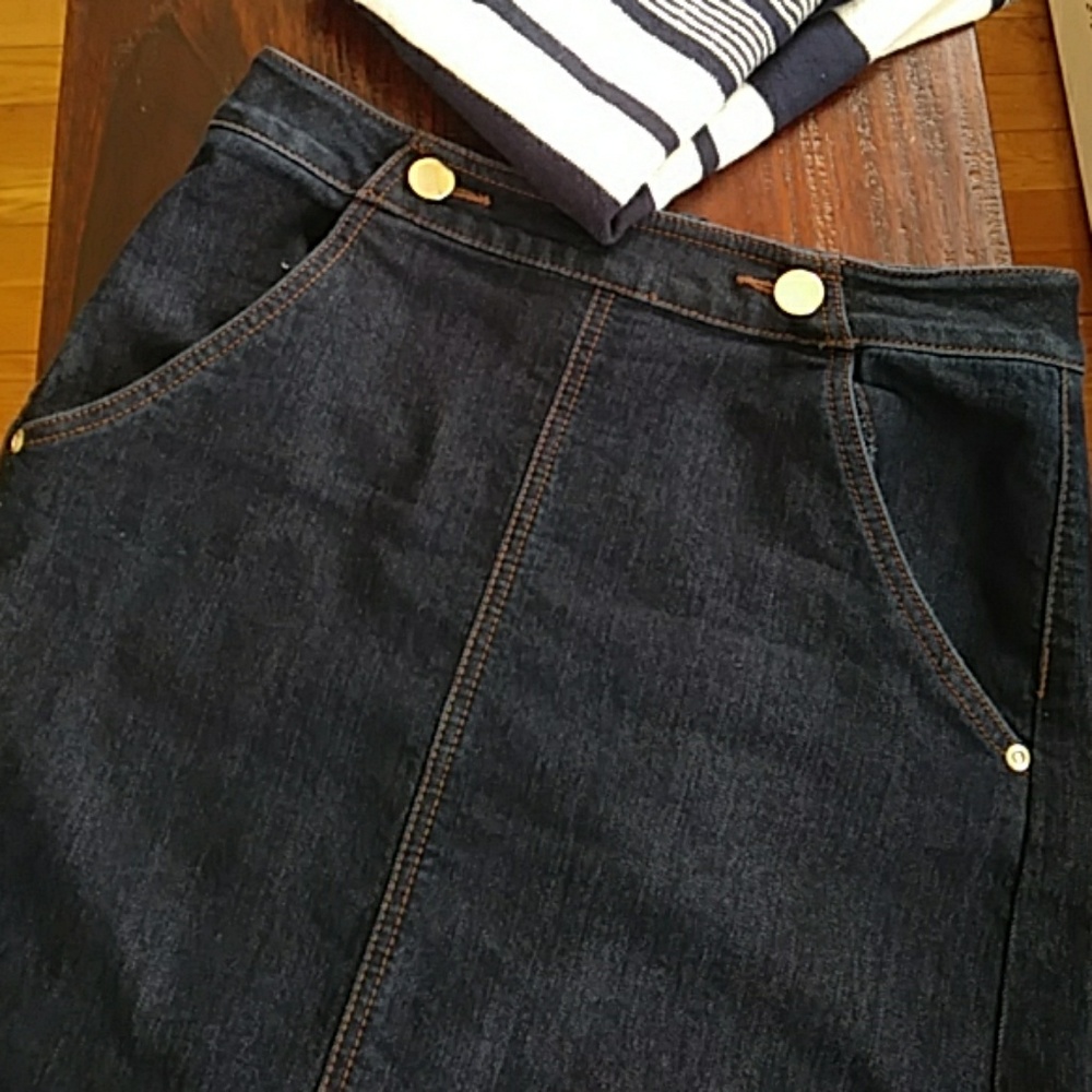 LOFT denim stretch skirt