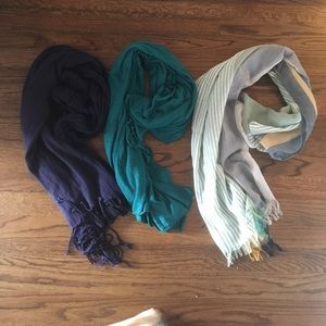 Scarves / wraps