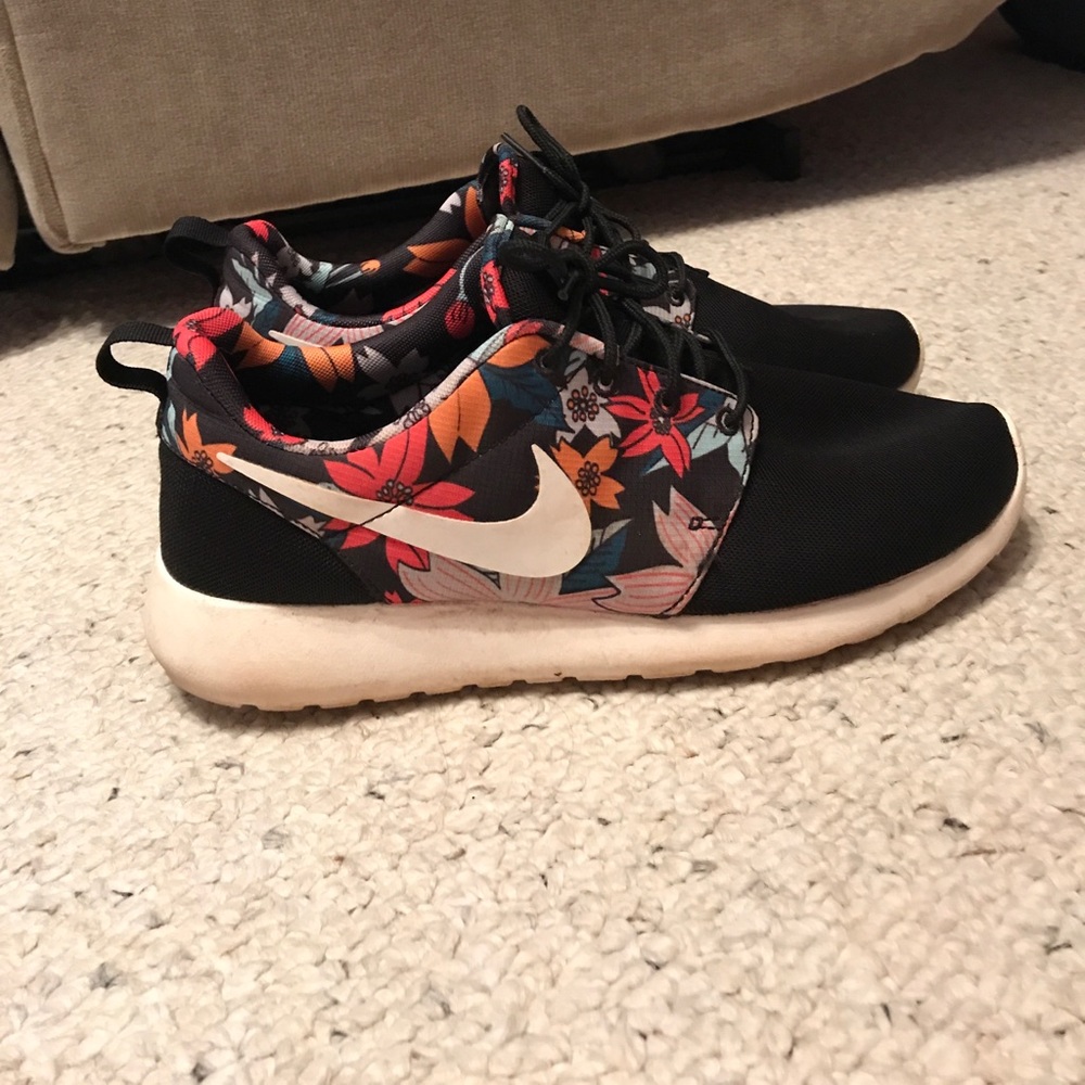 Floral Nike Roshe One