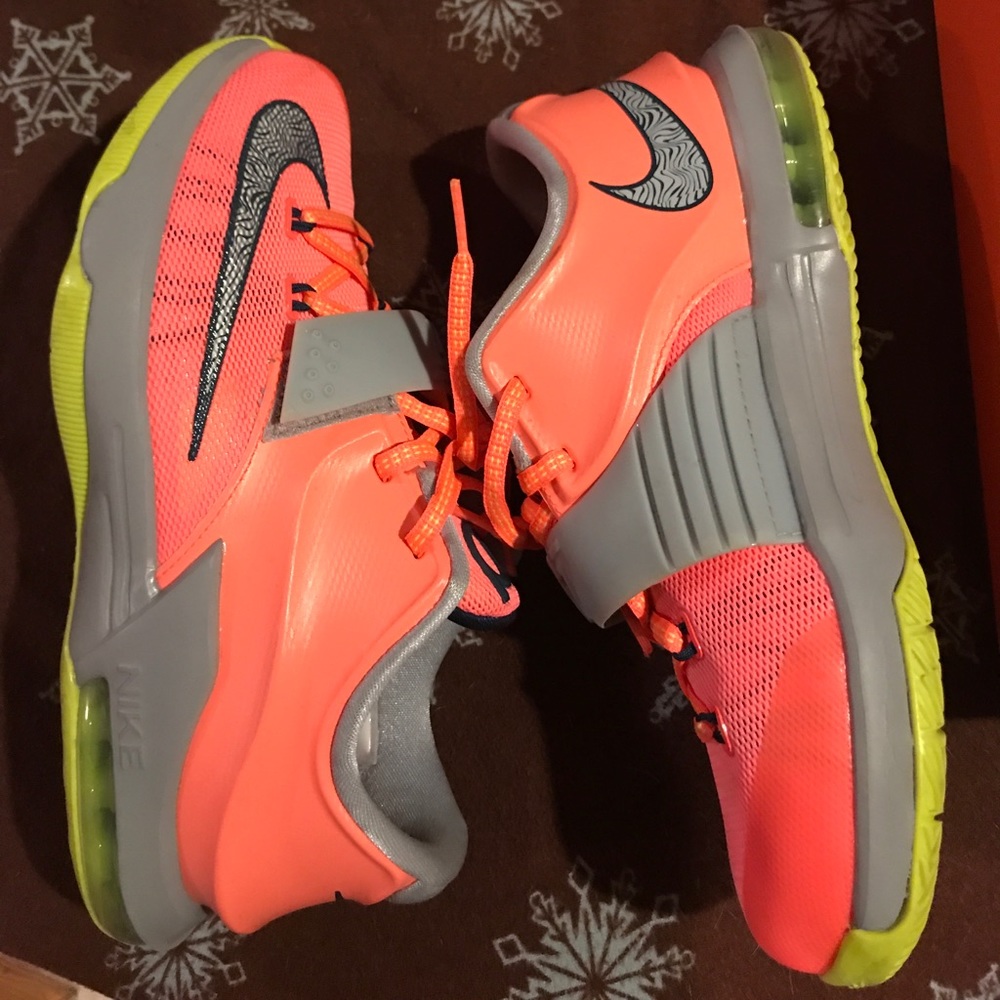 Nike KD VII size 5Y fits 6 1/2 - 7 in woman