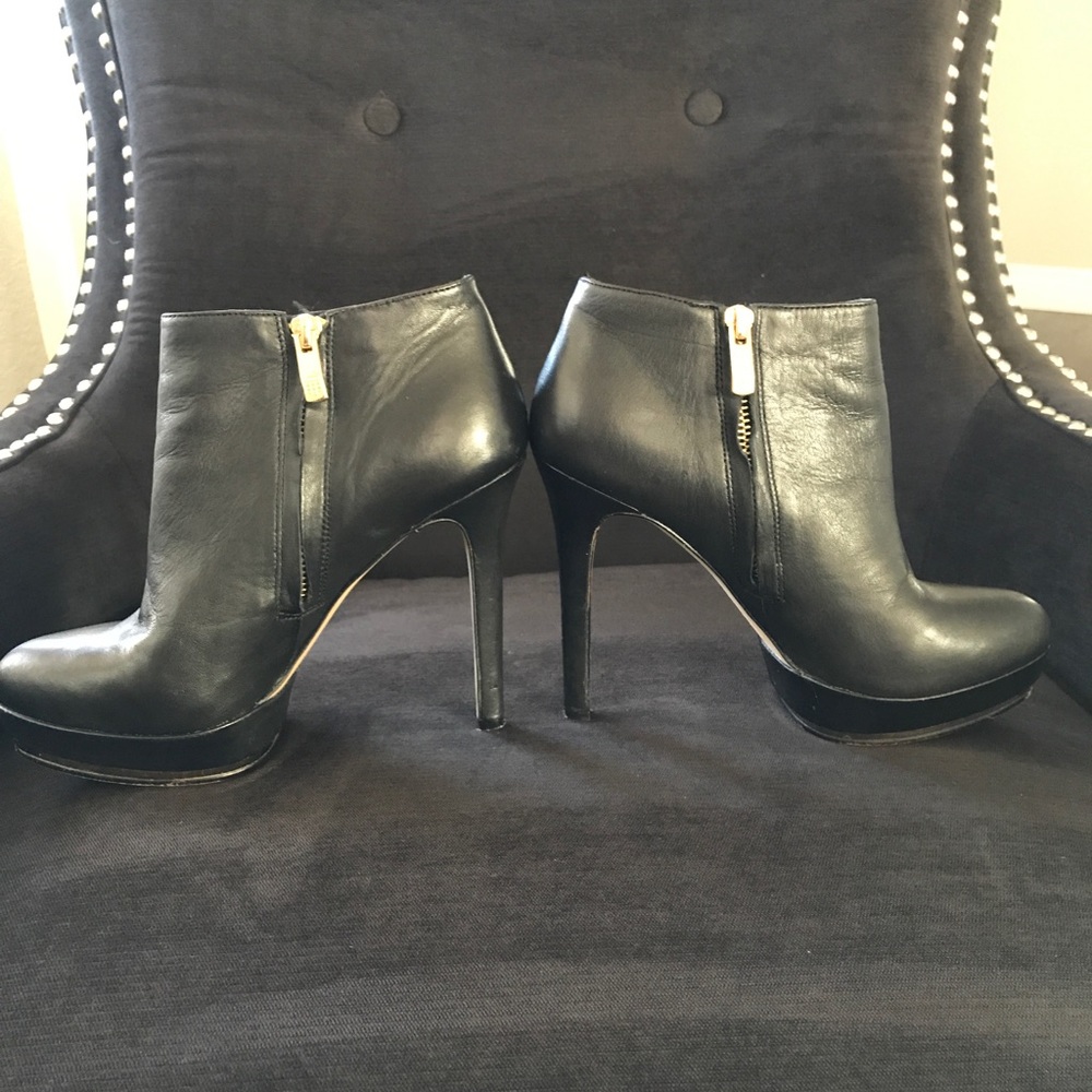 💋🍸 Vince Camuto Sexy Leather Bootie!