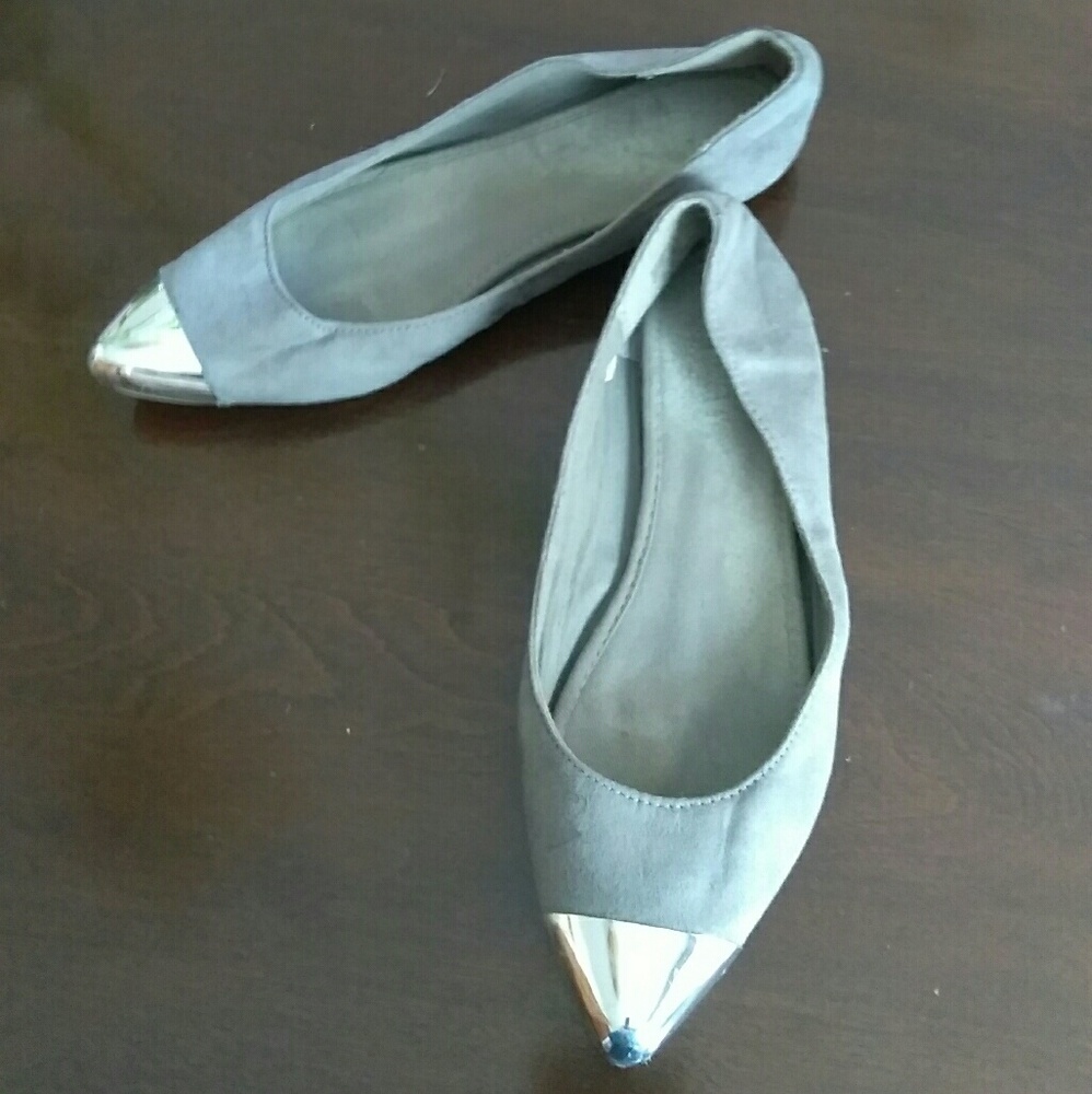 Grey Silver plated toe flats