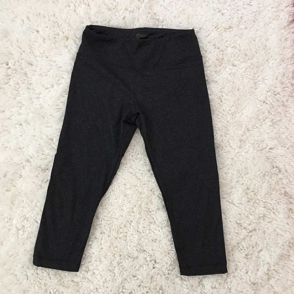 Dark grey capris athletic leggings