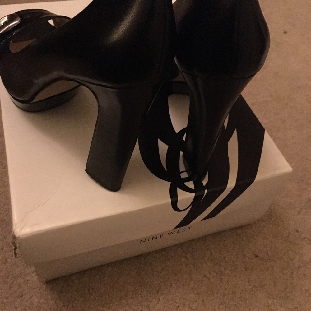 Nine West Pumps - size 7.5 - Picture 3 of 5
