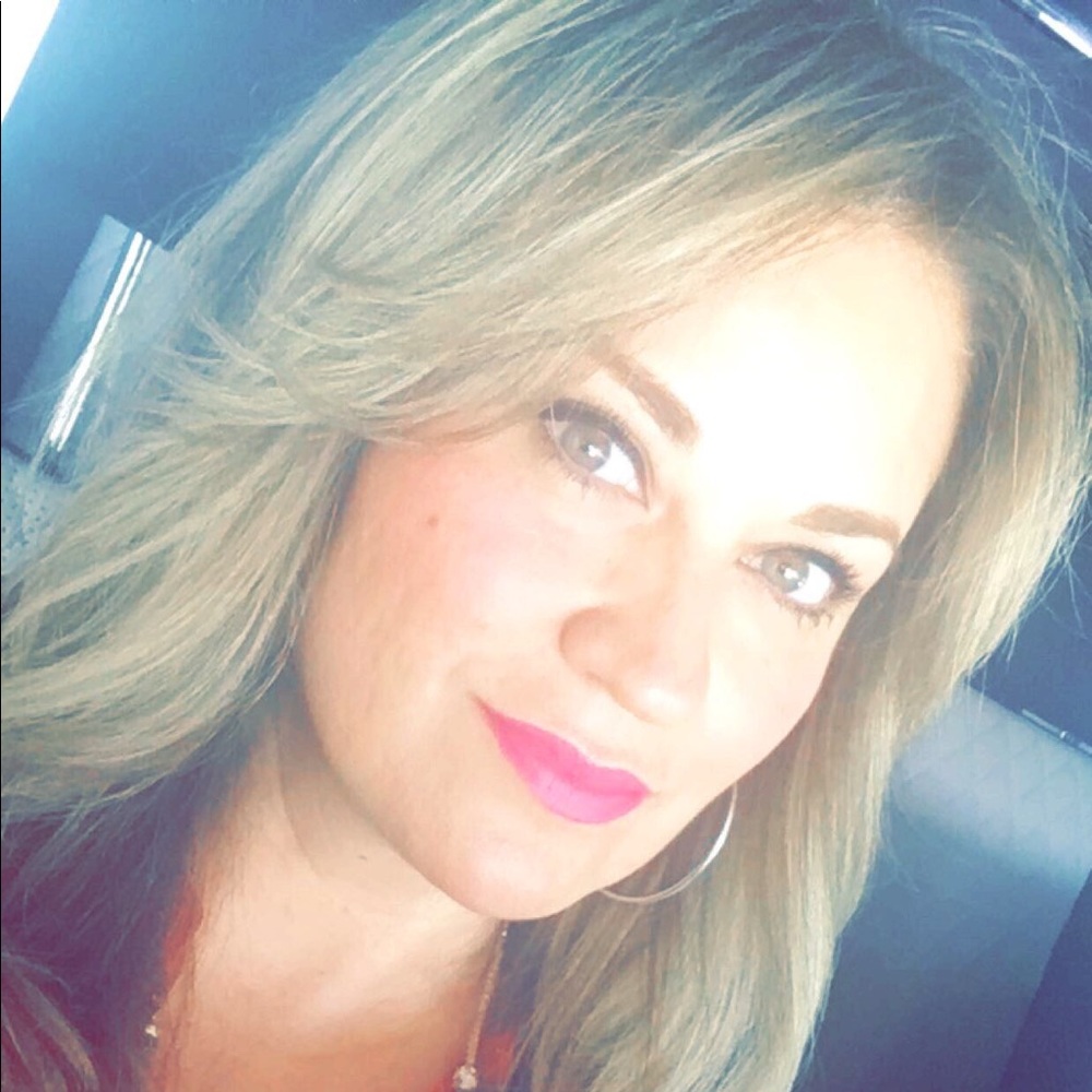 Meet your Posher, Carolina