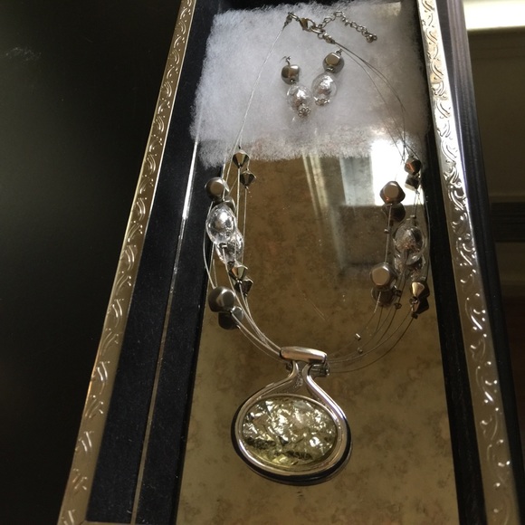 💲🔻Silvery Stones & Beads Necklace & Earrings - Picture 2 of 4