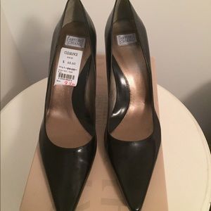 Never worn, ladies black pumps! Size 9.5