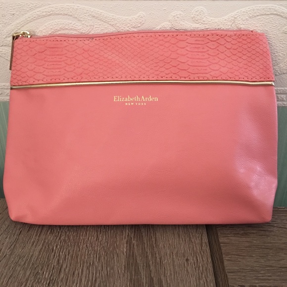 Elizabeth Arden Handbags - 🔴. 🌼NWOT Elizabeth Arden cosmetic bag