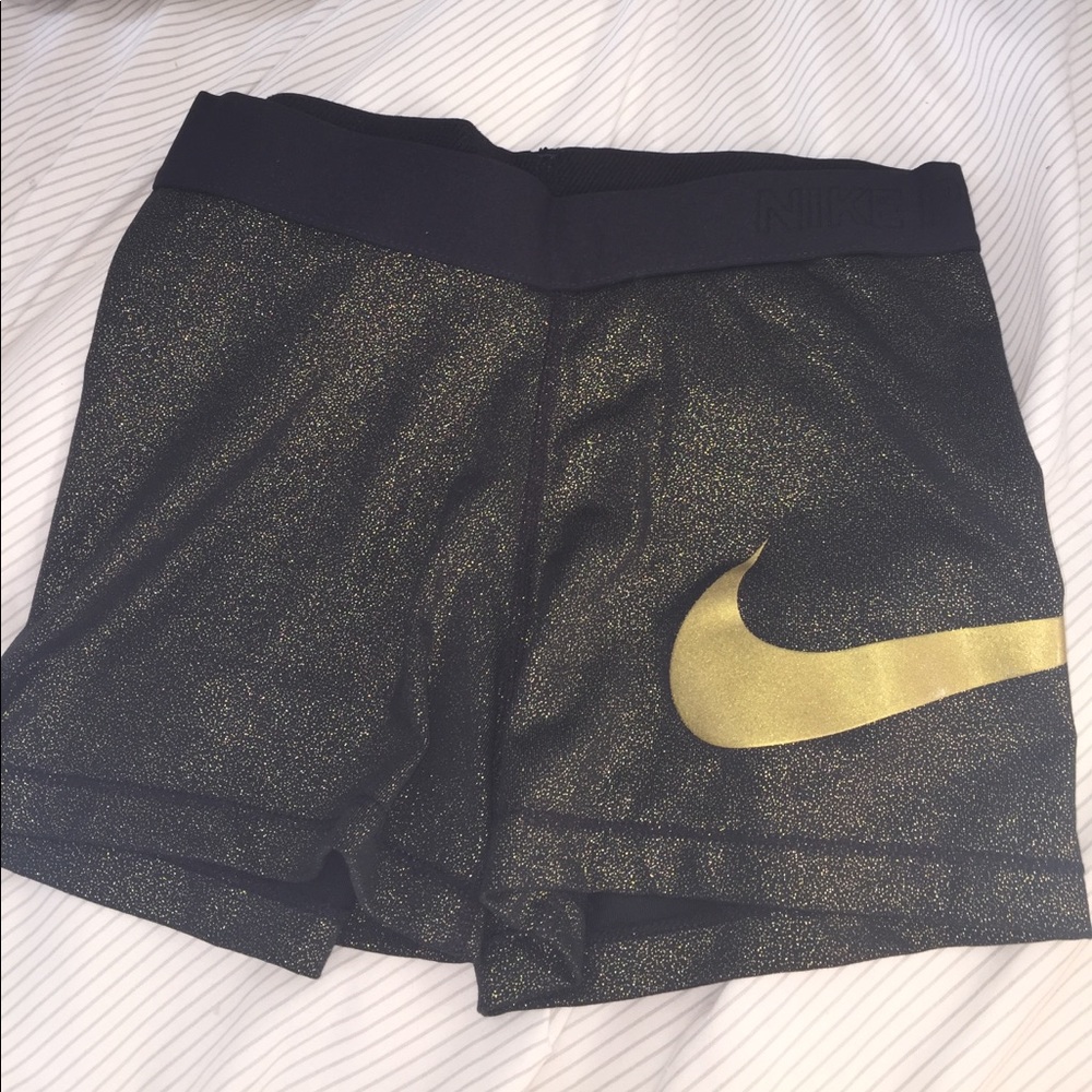Black & Gold Nike Pros!!