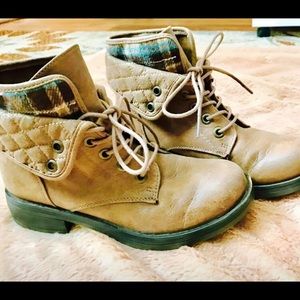 Like New! Size 6.5 Women's.