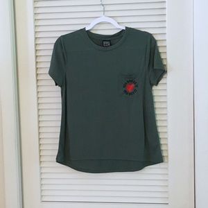Green t-shirt with embroidered pocket