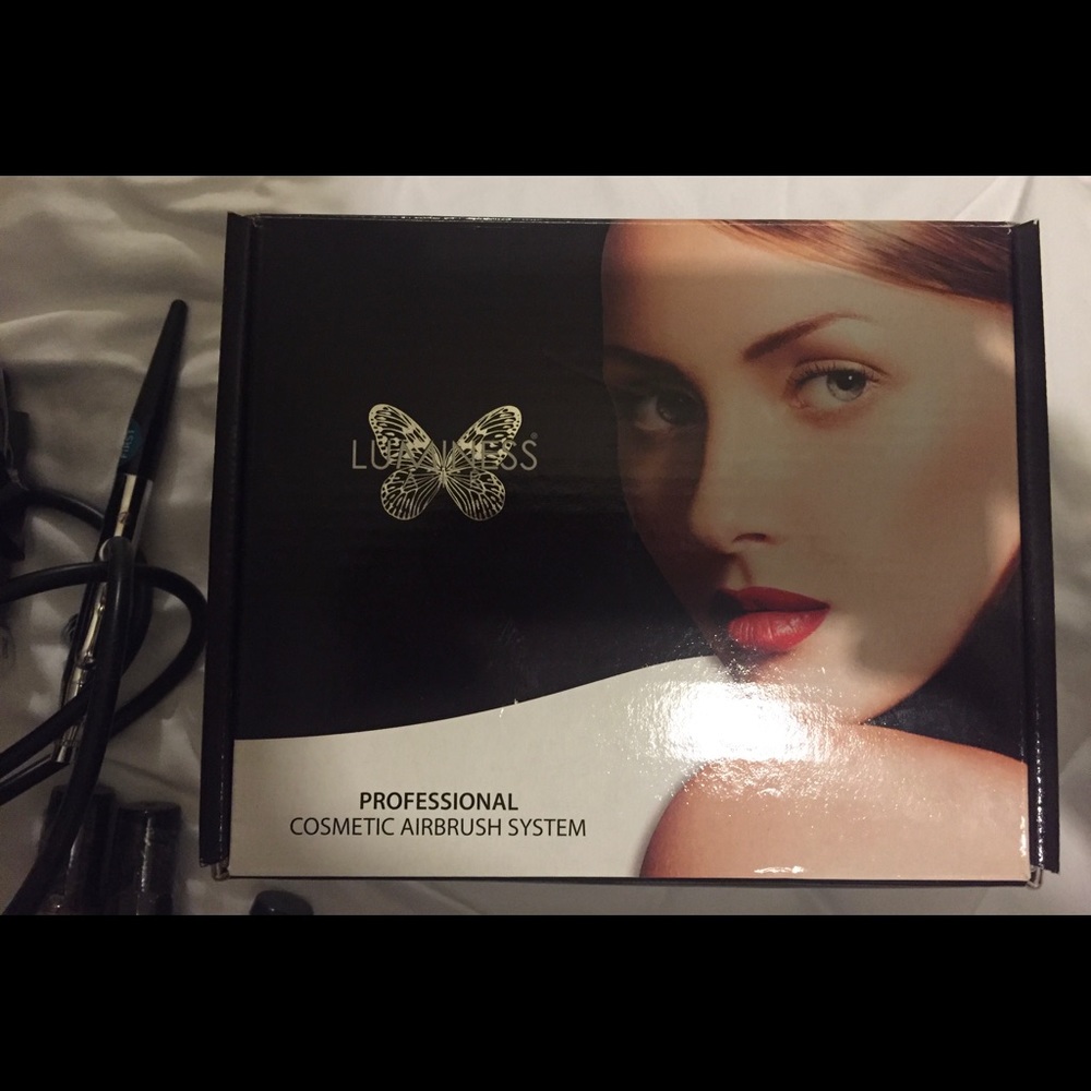 Airbrush makeup kit, used once for a skin test