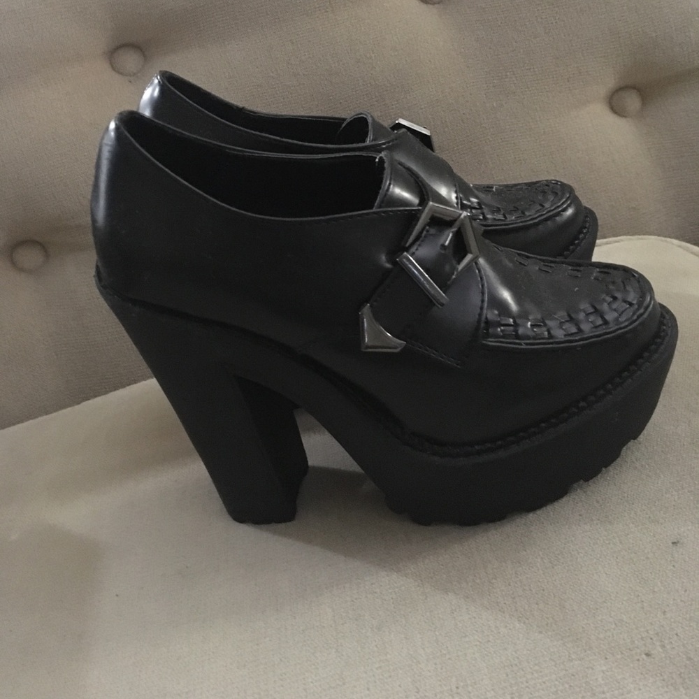 Chunky creeper platform heels