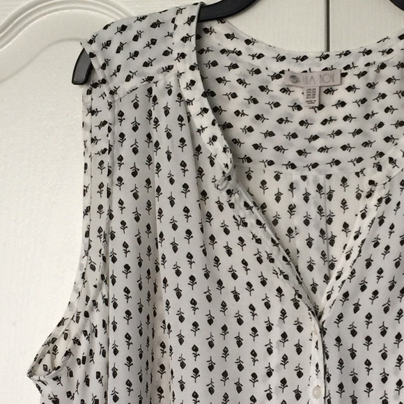 Lila Rose Tops - Black rosebud tank