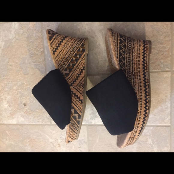 Patterned cork wedges - Picture 1 of 3