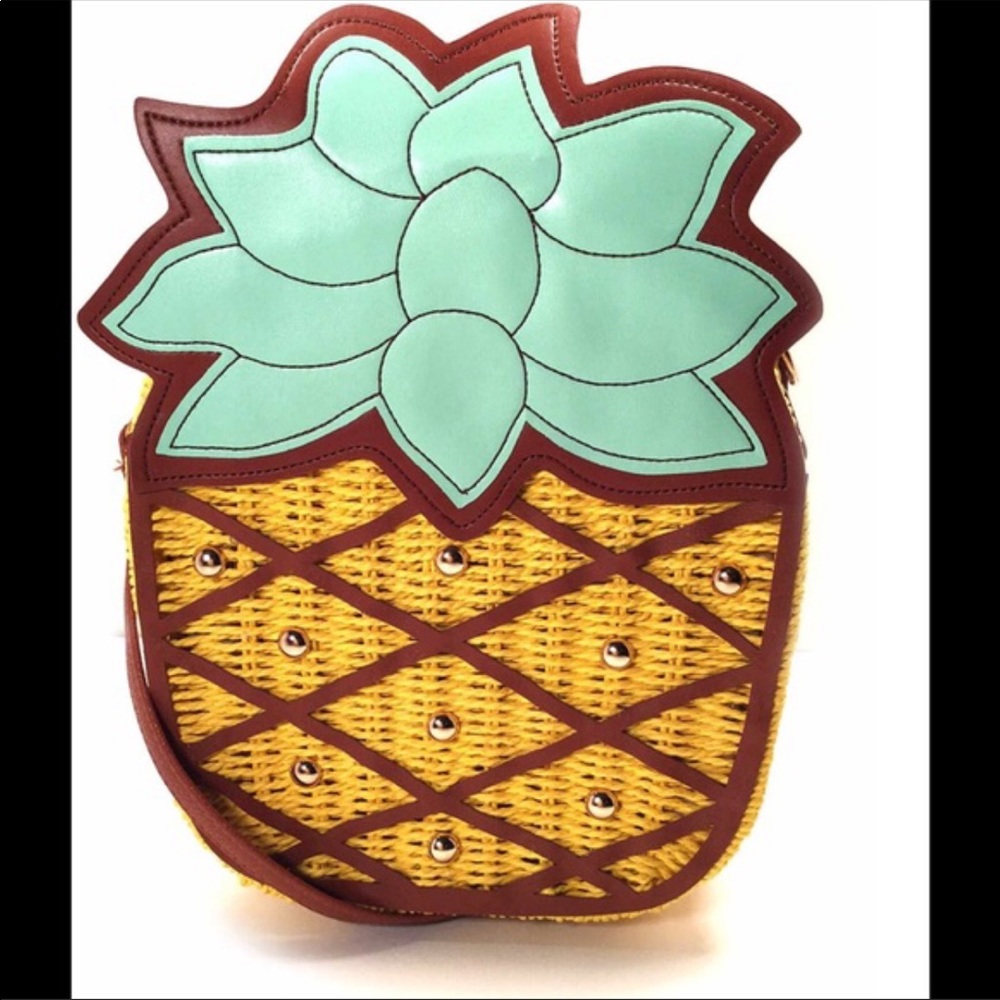 Pineapple wicker purse