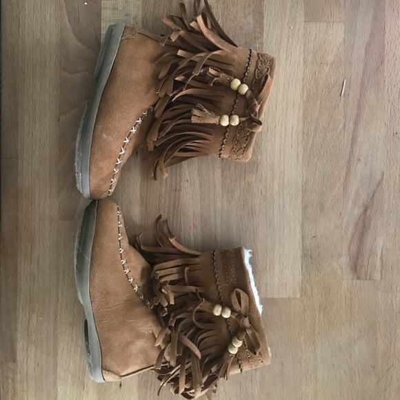 Cute fringe booties! - Picture 5 of 5