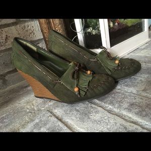 Moccasin Wedges