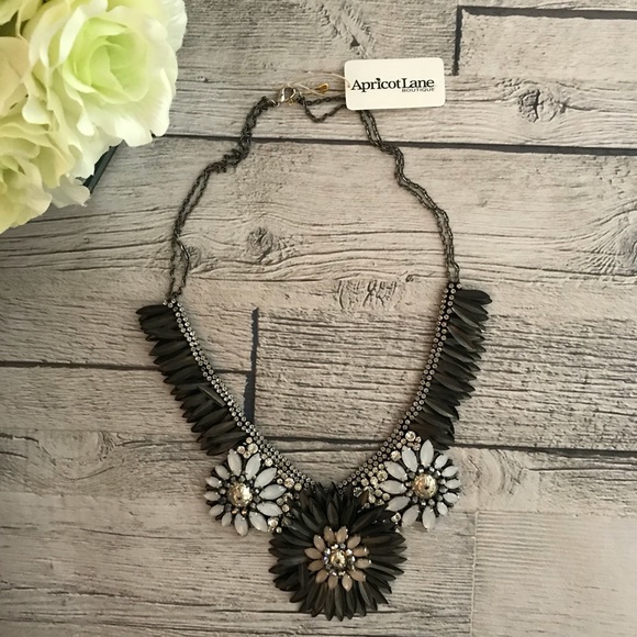 Stella & Dot Jewelry - Apricot Lane Boutique • Statement Flower necklace
