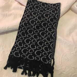 Guess scarf