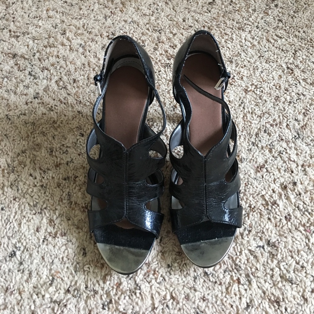 Tahari black heels!