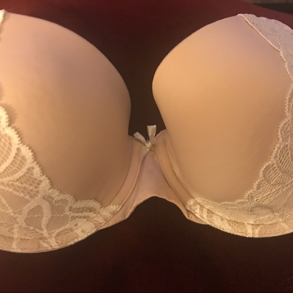Lovely bra 34DD new- perfect