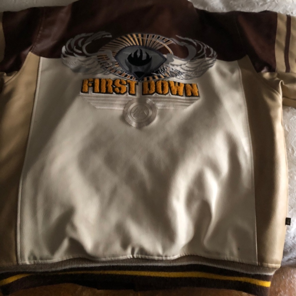 Premium Leather Bomber Jacket With Patches - Picture 4 of 5