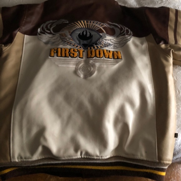 Premium Leather Bomber Jacket With Patches - Picture 4 of 5