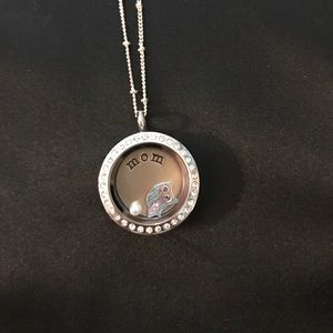 Origami Owl Locket w/ 2 charms, mom back and chain