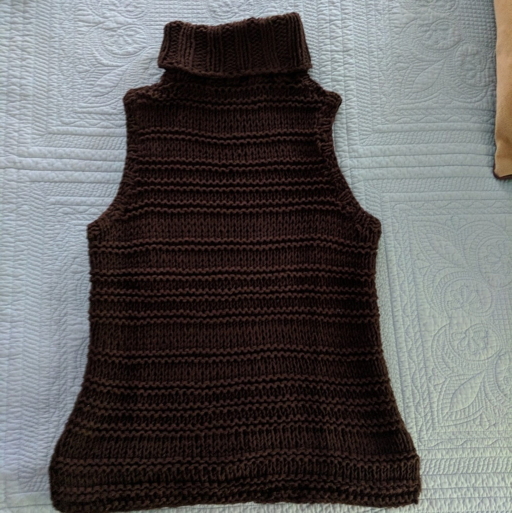 Sleeveless sweater