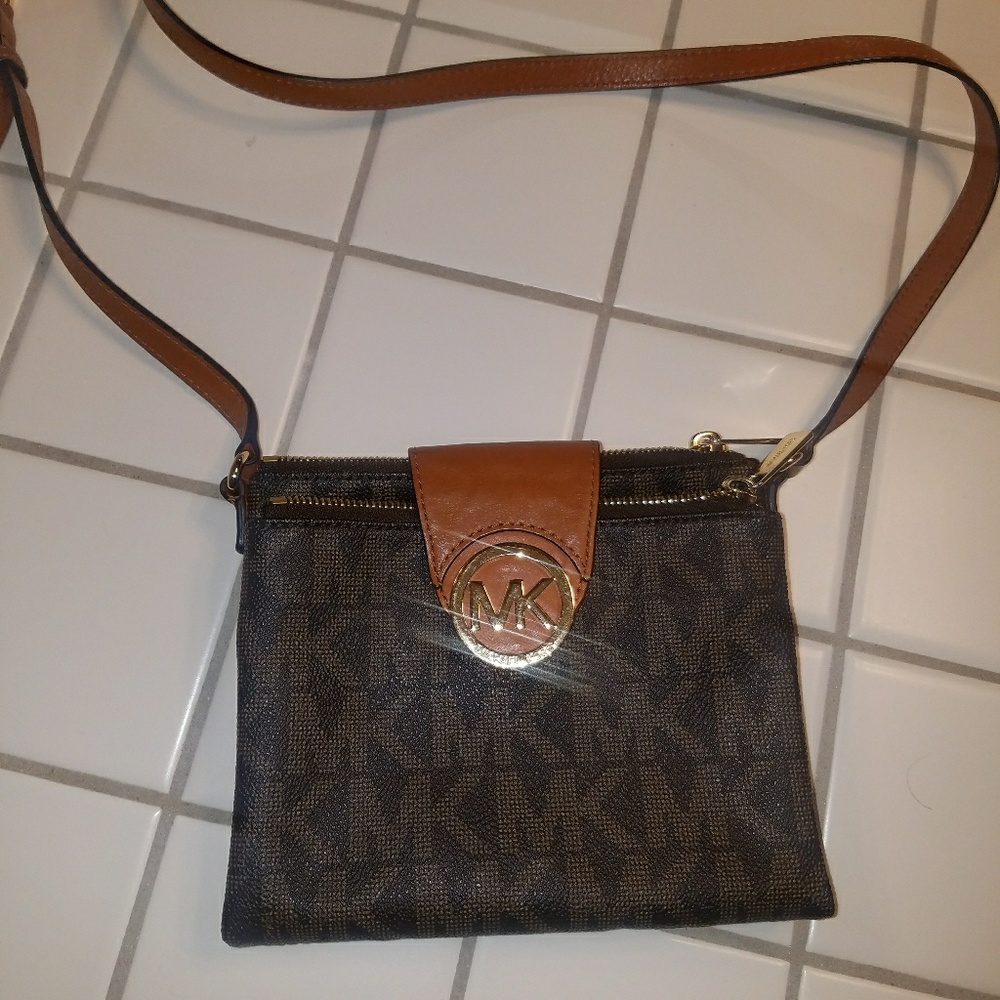 Michael kors crossbody