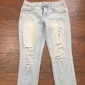 LightWash Cropped Ripped Jeans