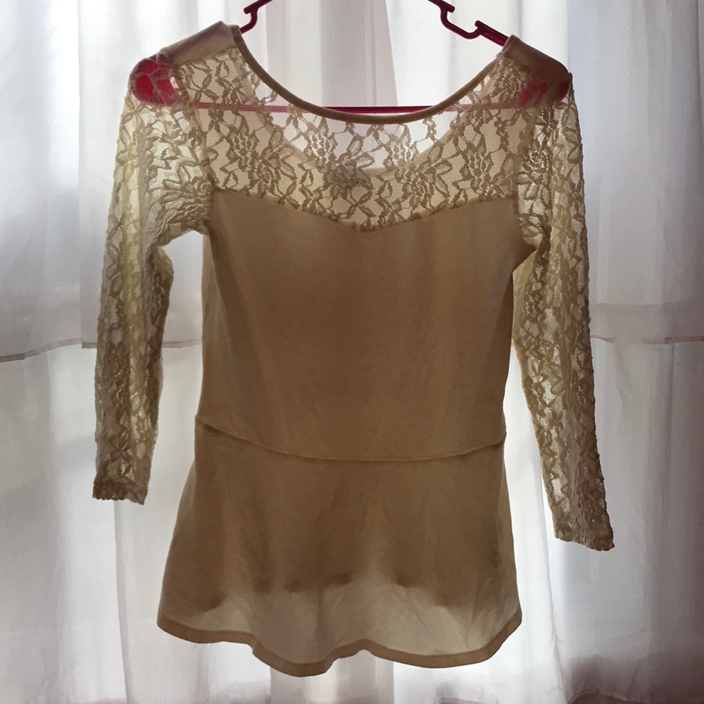 WHITE LACE PEPLUM TOP