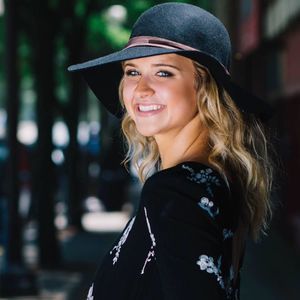 Meet your Posher, Emma