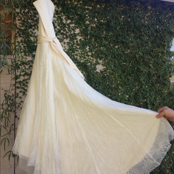 Vera Wang chantilly lace Wedding Gown SZ 10 - Picture 2 of 5