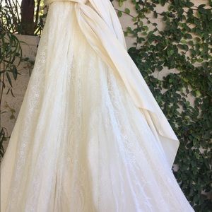 Vera Wang chantilly lace Wedding Gown SZ 10
