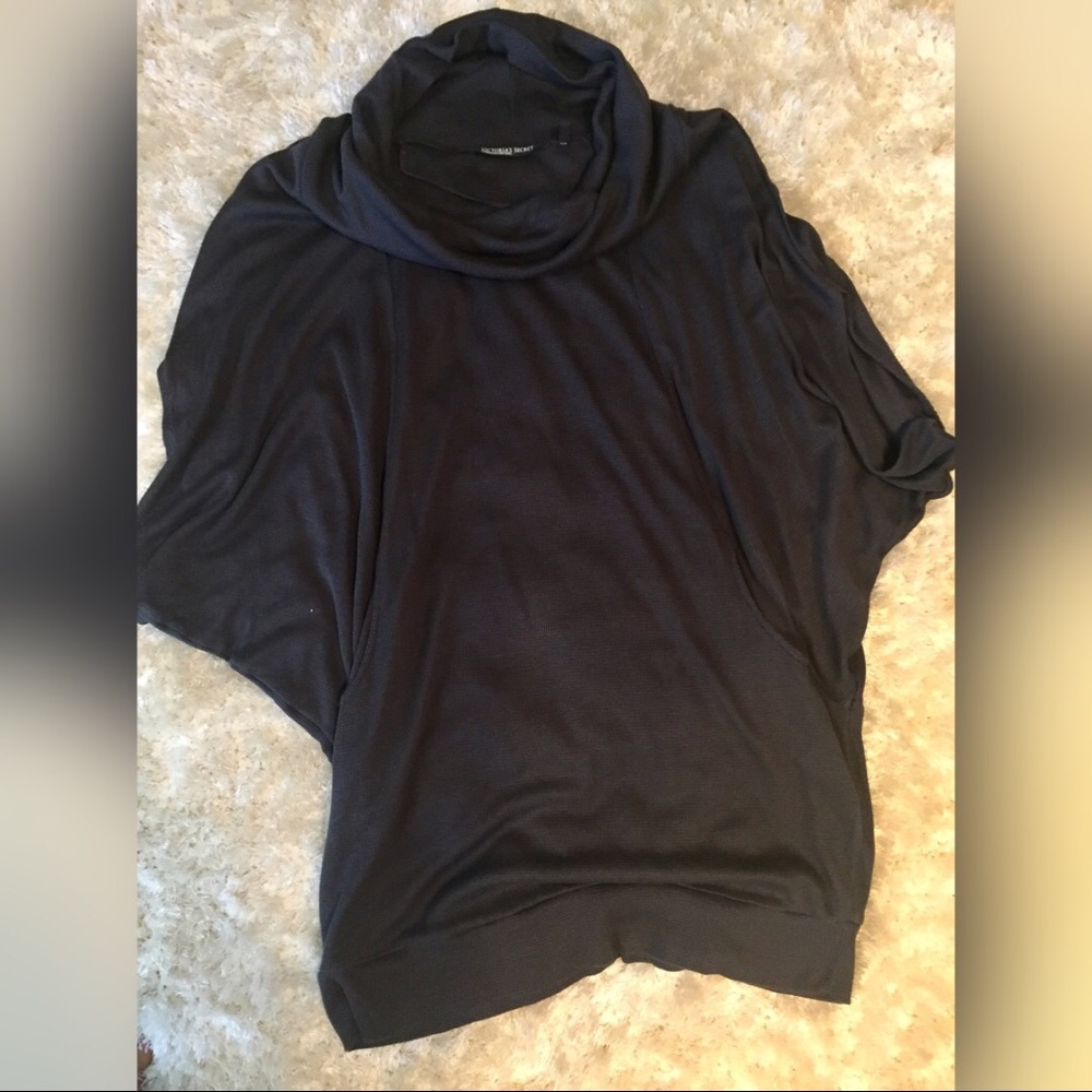 🎉🎉SALE Victoria’s Secret knit batwing tunic top