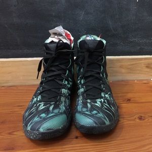 2015 Hyperdunk basket ball shoes no box.