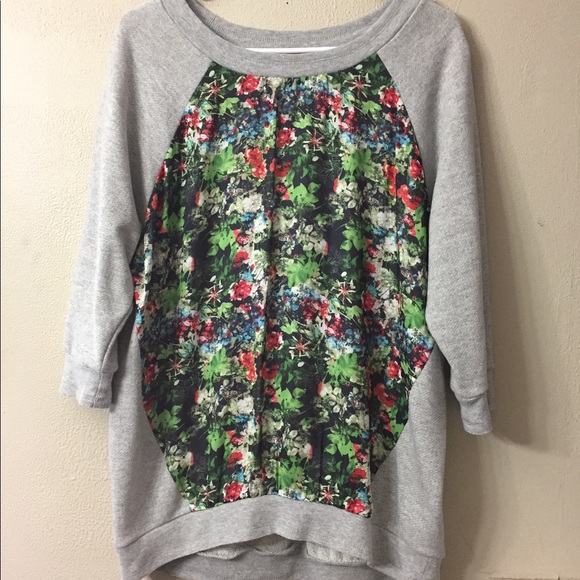 BONGO Tops - Floral Sweatshirt