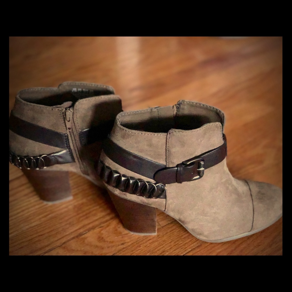 Adorable brown booties.