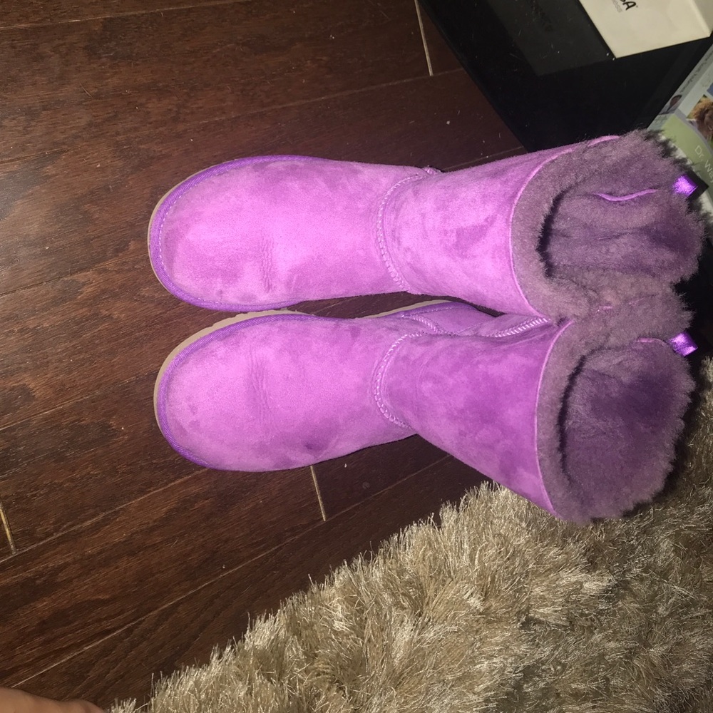 Purple Ugg boots with two bows in the back size 6