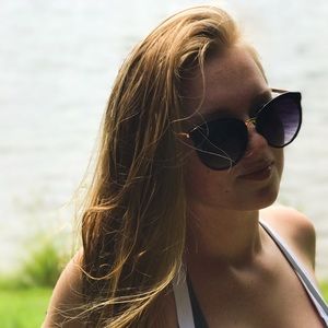 Meet your Posher, Olivia