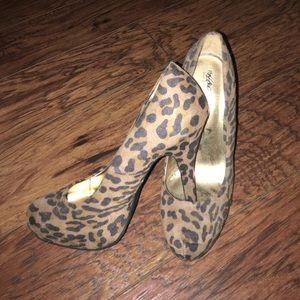 Round Toe Platform Leopard Heel