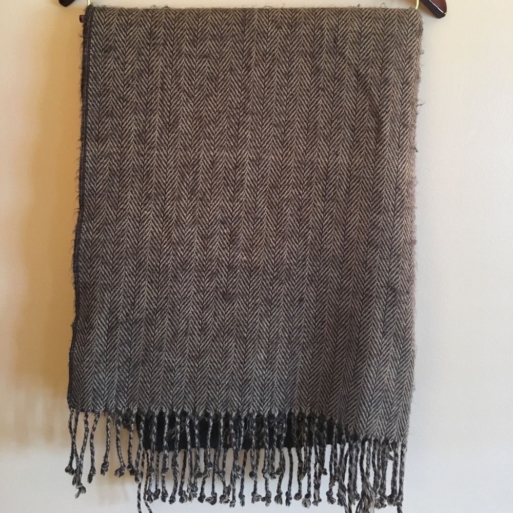 Reversible blanket scarf