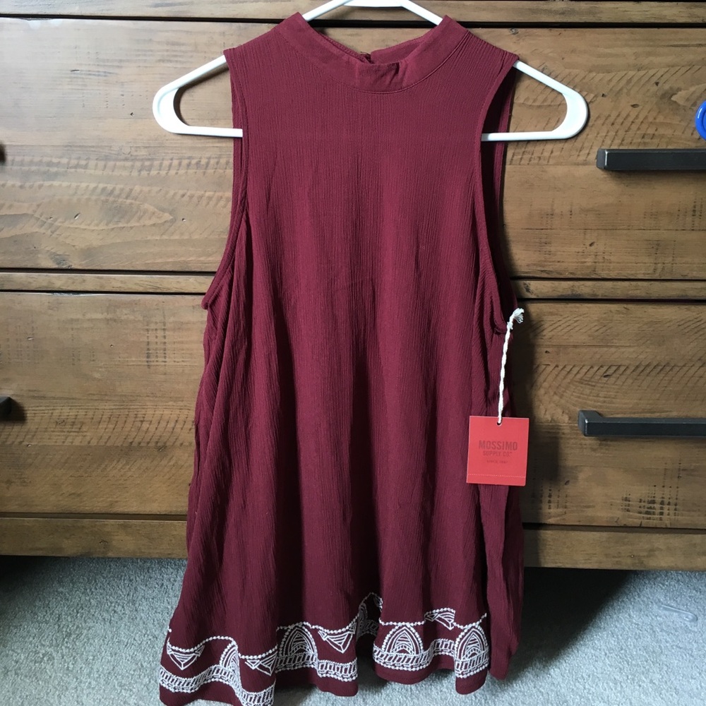 Cute maroon keyhole tank top