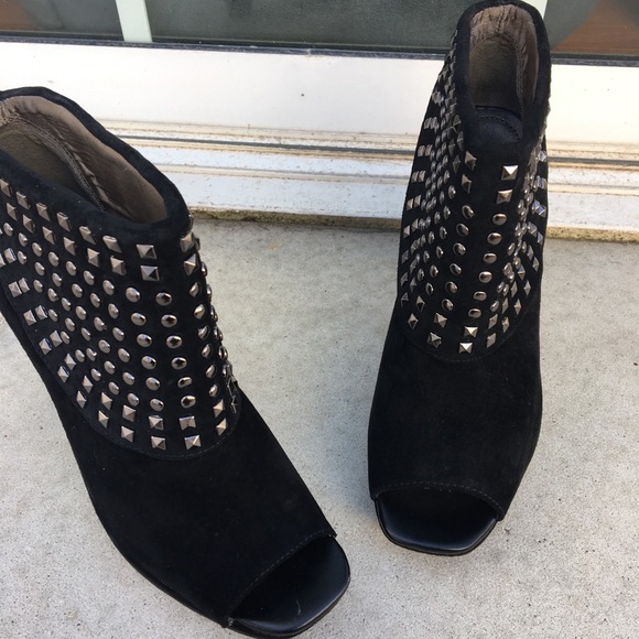 Kenneth Cole Reaction Shoes - Kenneth Cole Suede Open Toe Ankle Booties EUC