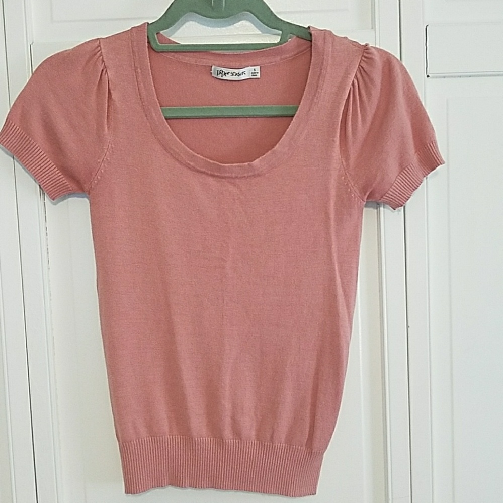 Short sleeve sweater