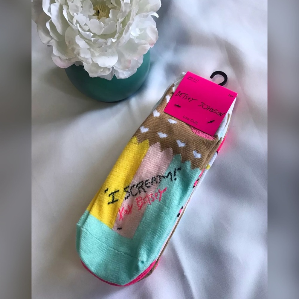 Betsey Johnson 6-Pair Socks